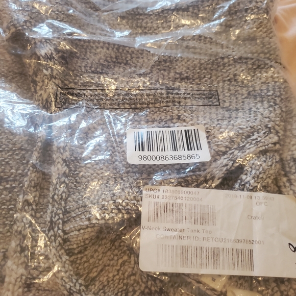 GAP V Neck Marled Knit Sweater Tank Top NEW - Picture 10 of 10